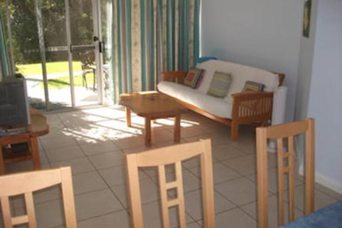 Lakeshore Lodge - Tourism Caloundra 6