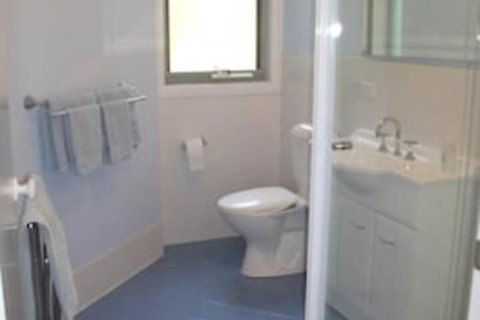 Lakeshore Lodge - Tourism Caloundra 3