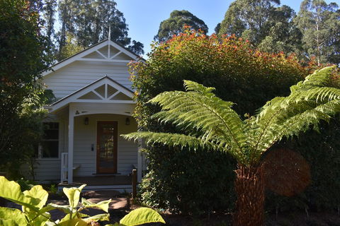 Gatehouse Cottage At Merrow Cottages - Mt Dandenong - Tourism Caloundra 0