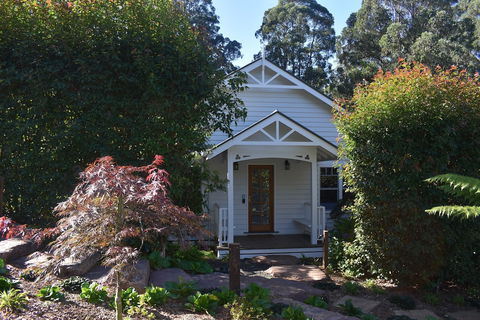 Gatehouse Cottage At Merrow Cottages - Mt Dandenong - Tourism Caloundra 1
