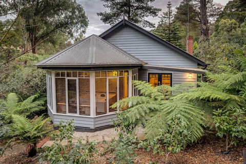 Gatehouse Cottage At Merrow Cottages - Mt Dandenong - Tourism Caloundra 2