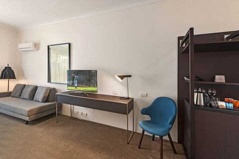 CKS Sydney Airport Hotel - Tourism Caloundra 4