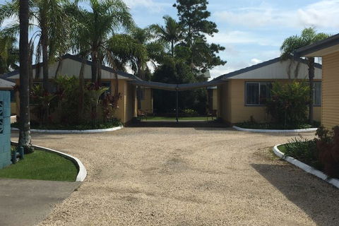 Park Beach Cabins - Tourism Caloundra 1