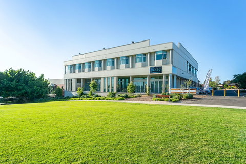 Sfera's Park Suites & Convention Centre - Tourism Caloundra 1