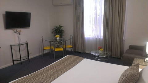 Lindy Lodge Motel - Tourism Caloundra 5