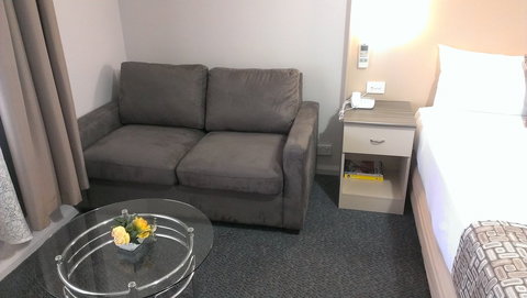 Lindy Lodge Motel - Tourism Caloundra 4