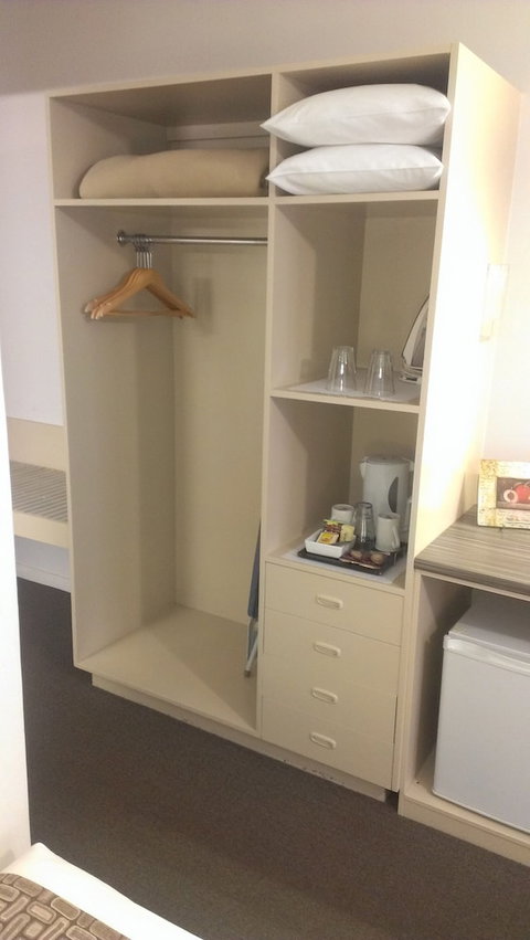 Lindy Lodge Motel - Tourism Caloundra 3