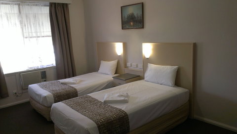 Lindy Lodge Motel - Tourism Caloundra 1