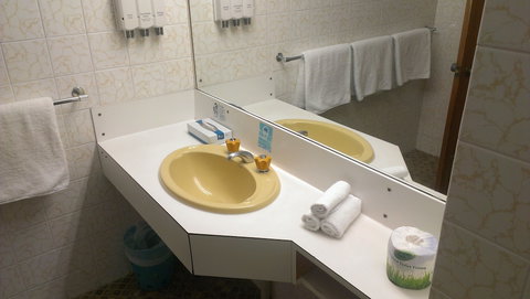 Lindy Lodge Motel - Tourism Caloundra 6