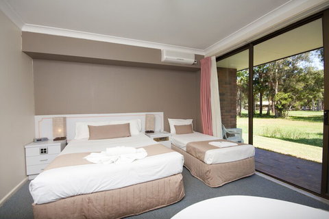 Island Palms Motor Inn - Tourism Caloundra 5