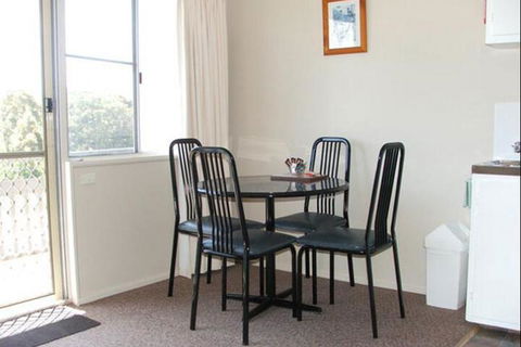 Inlet Views Holiday Lodge Motel - Tourism Caloundra 3