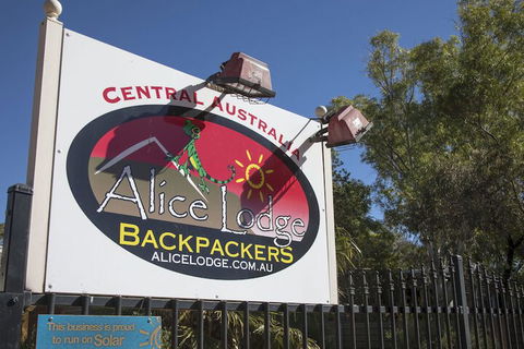 Alice Lodge Backpackers - Tourism Caloundra 2