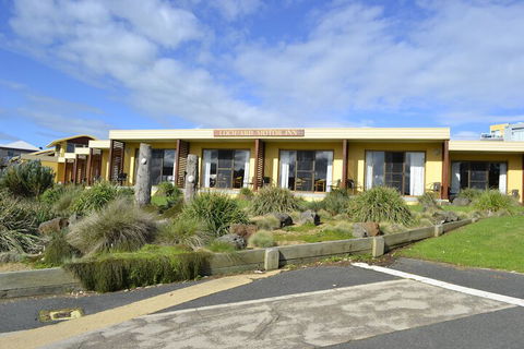 Loch Ard Motor Inn - Tourism Caloundra 4