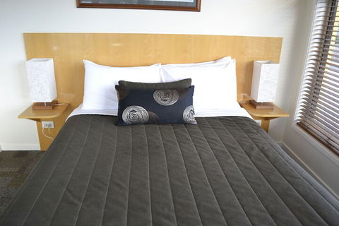 Loch Ard Motor Inn - Tourism Caloundra 7