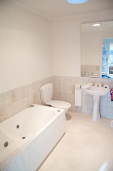 Yarra Glen Racecourse Apartments - Tourism Caloundra 2