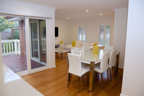 Yarra Glen Racecourse Apartments - Tourism Caloundra 5