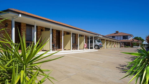 Aalbany Motel - Tourism Caloundra 0