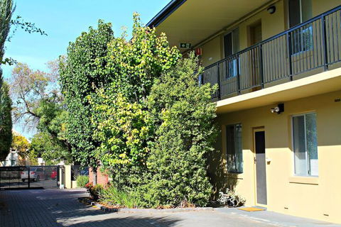Adelaide DressCircle Apartments Childers Street - Tourism Caloundra 4