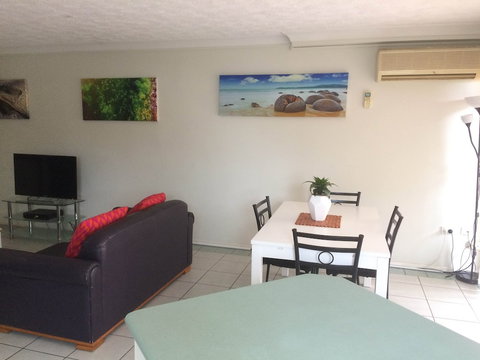 Santa Fe Apartments - Tourism Caloundra 2