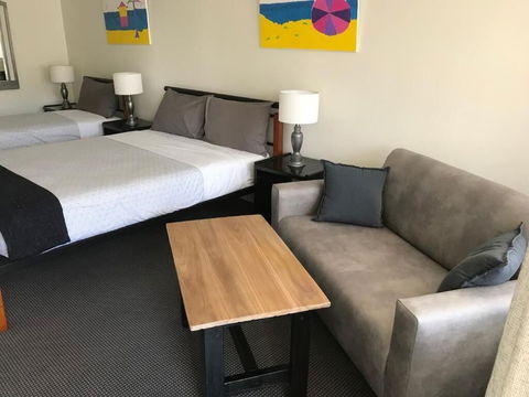 Cook's Endeavour Motor Inn - Tourism Caloundra 3