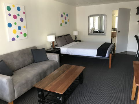 Cook's Endeavour Motor Inn - Tourism Caloundra 2