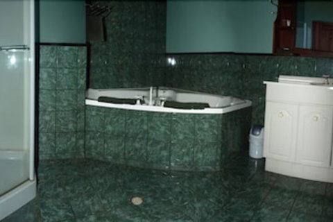 Pemberton Old Picture Theatre Holiday Apartments - Tourism Caloundra 2