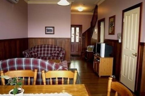 Pemberton Old Picture Theatre Holiday Apartments - Tourism Caloundra 0