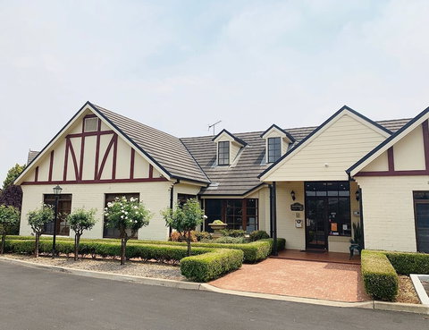 Camden Valley Inn - Tourism Caloundra 2