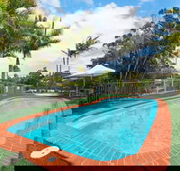 Moby Dick Waterfront Resort Motel - Tourism Caloundra