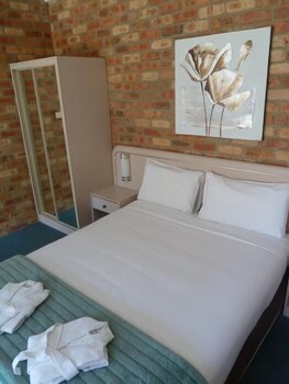 Mollymook Surfbeach Motel And Apartments - Tourism Caloundra 6