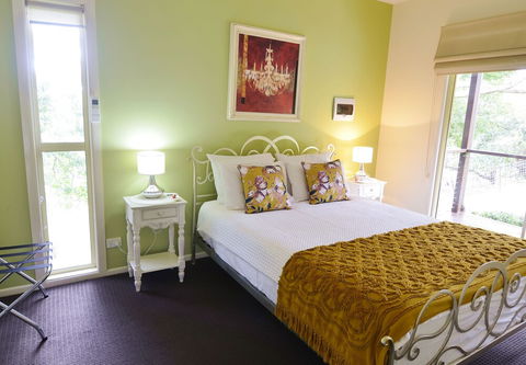Apple Tree Cottage & Studio - Tourism Caloundra 3