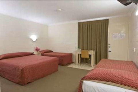 Nambour Lodge Motel - Tourism Caloundra 4