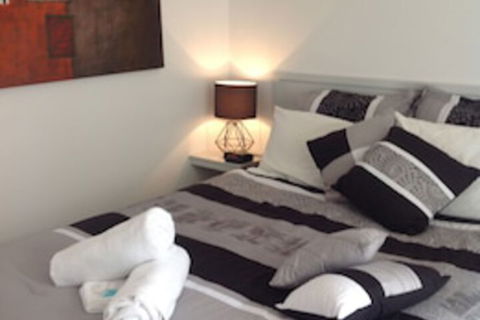 Farnboro Motel - Tourism Caloundra 0