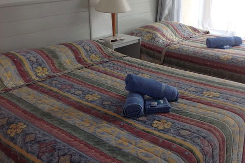 Farnboro Motel - Tourism Caloundra 3