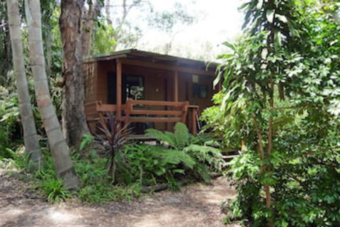 Samurai Beach Bungalows Port Stephens YHA - Tourism Caloundra 0