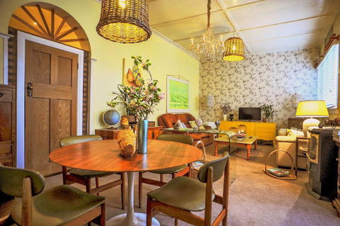 Cromwell House - Tourism Caloundra 4