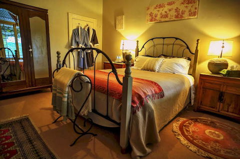 Cromwell House - Tourism Caloundra 6