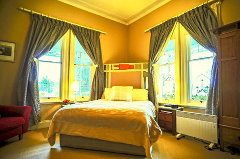 Cromwell House - Tourism Caloundra 2