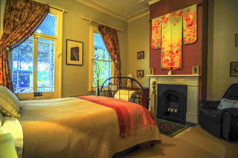 Cromwell House - Tourism Caloundra 3