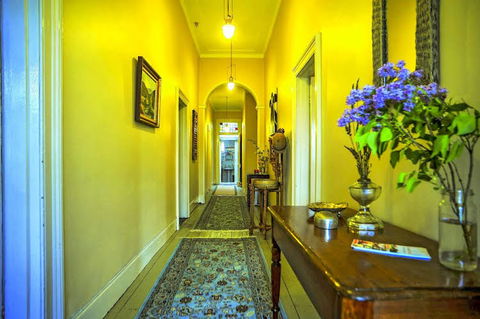 Cromwell House - Tourism Caloundra 5