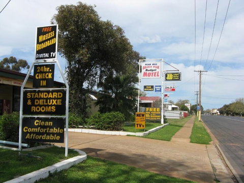 Peak Hill Golden Peak Budget Motel - Tourism Caloundra 2