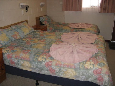 Peak Hill Golden Peak Budget Motel - Tourism Caloundra 5