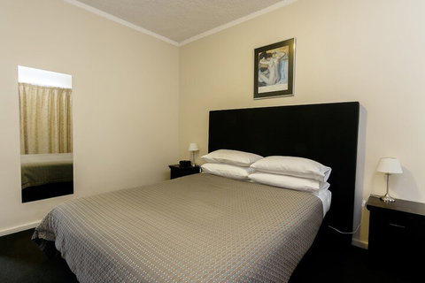Esplanade Apartments At West Beach - Tourism Caloundra 1