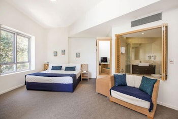 Stradbroke Island Beach Hotel - Tourism Caloundra 1