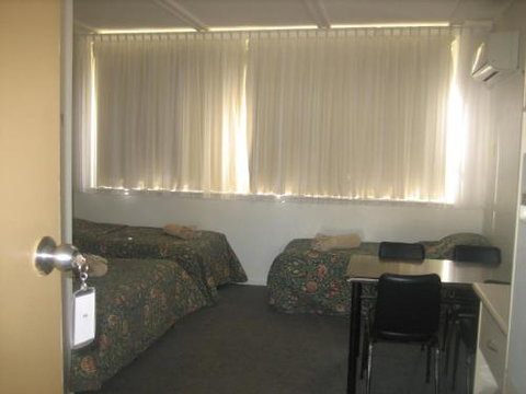 Golden Hills Motel - Tourism Caloundra 5