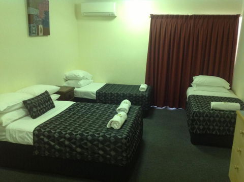 Parkside Motel - Tourism Caloundra 4