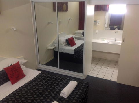 Parkside Motel - Tourism Caloundra 2