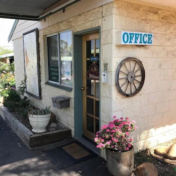 Oasis Motel Peak Hill - Tourism Caloundra 0