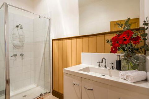 2 Dukes Daylesford - Tourism Caloundra 1