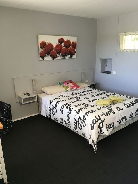 Plantation Retro Motel Tyndale - Tourism Caloundra 4